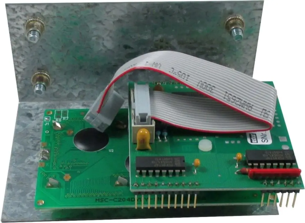 Schaltkreisplatine mit Kabelverbindung, montiert auf einem metallischen Halteblech, möglicherweise für Wolf Produkte, inkl. weiteren elektronischen Komponenten.